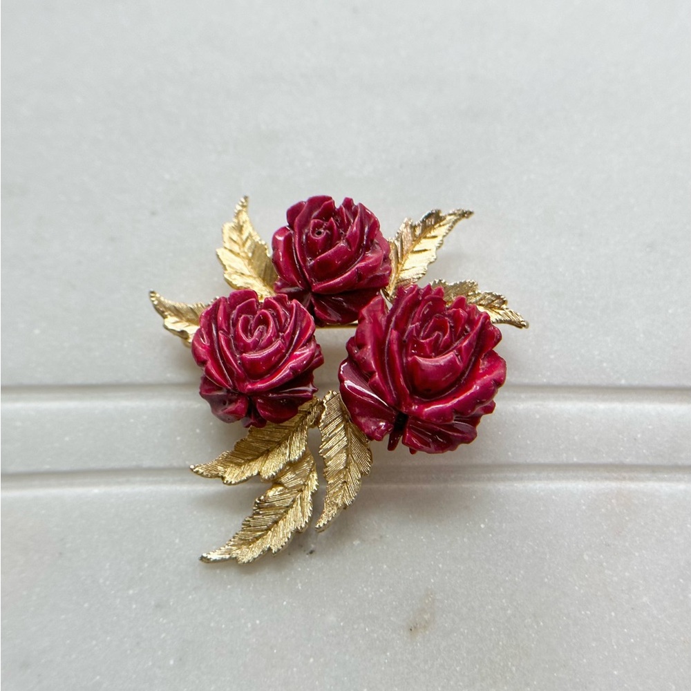 Vintage Ledo Polcini Celluloid Red Rose Bouquet Gold Toned Brooch Pin